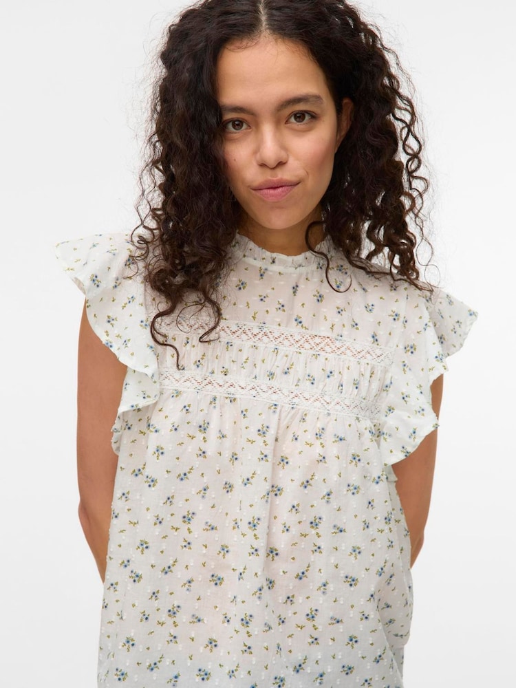 VERO MODA Kurzärmlige, genoppte Bluse mit Spitzendetails - Bild 4 von 4