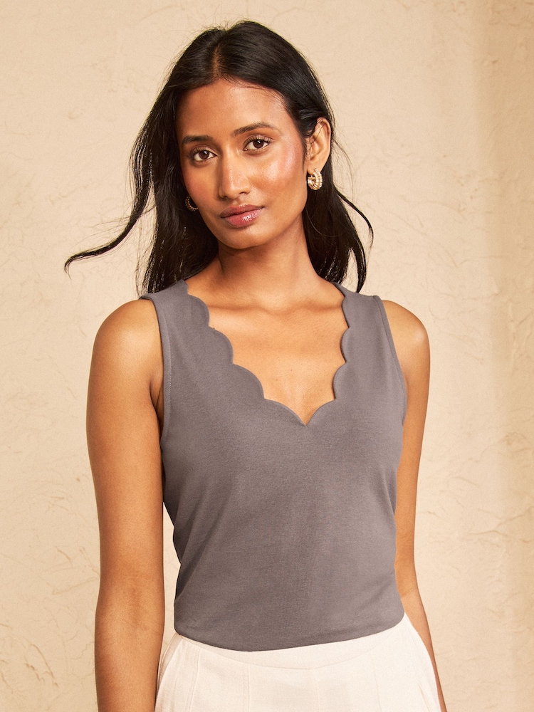 Gris - Chaleco de jersey con cuello redondo festoneado Love & Roses - Imagen 1 de 4