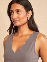 Gris - Chaleco de jersey con cuello redondo festoneado Love & Roses - Imagen 2 de 4
