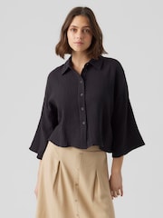 שחור - VERO MODA Textured Cropped Cotton Shirt - תמונה 1 מתוך 4