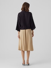 שחור - VERO MODA Textured Cropped Cotton Shirt - תמונה 2 מתוך 4