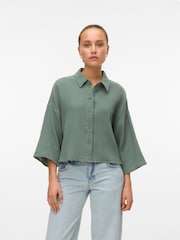 ירוק - VERO MODA Textured Cropped Cotton Shirt - תמונה 1 מתוך 5