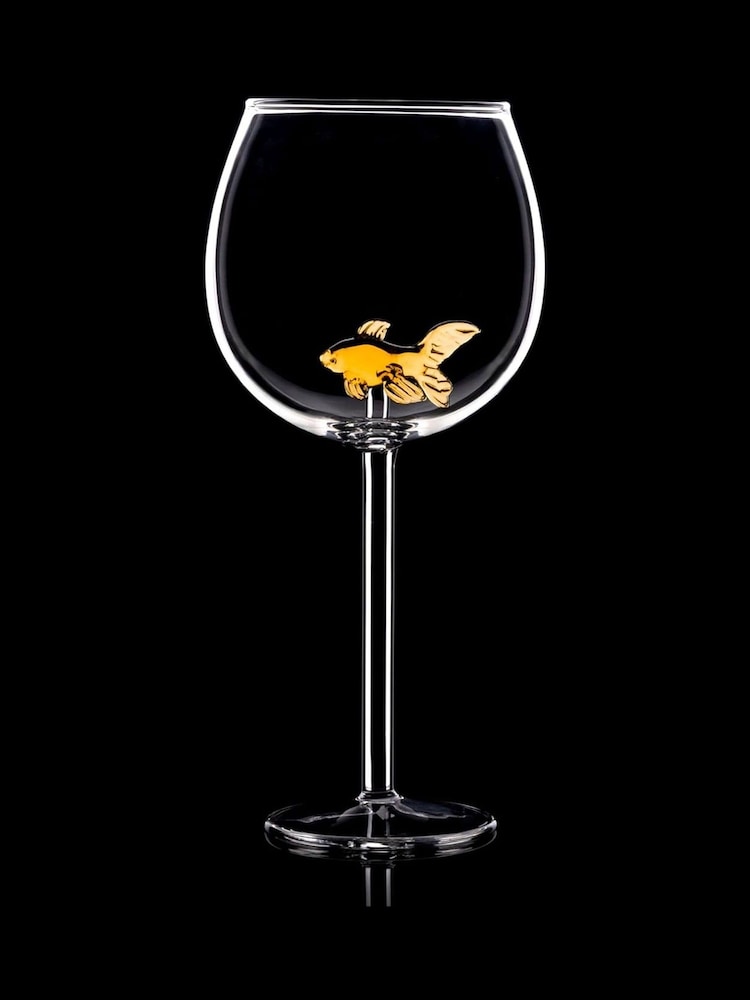 Jeray Set of 2 Clear Bar Bespoke Goldfish Wine Glasses - Image 2 of 3