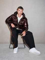 Burgundija Crveno - EDIT High Shine Hooded Puffer Jacket - Slika 2 od 7