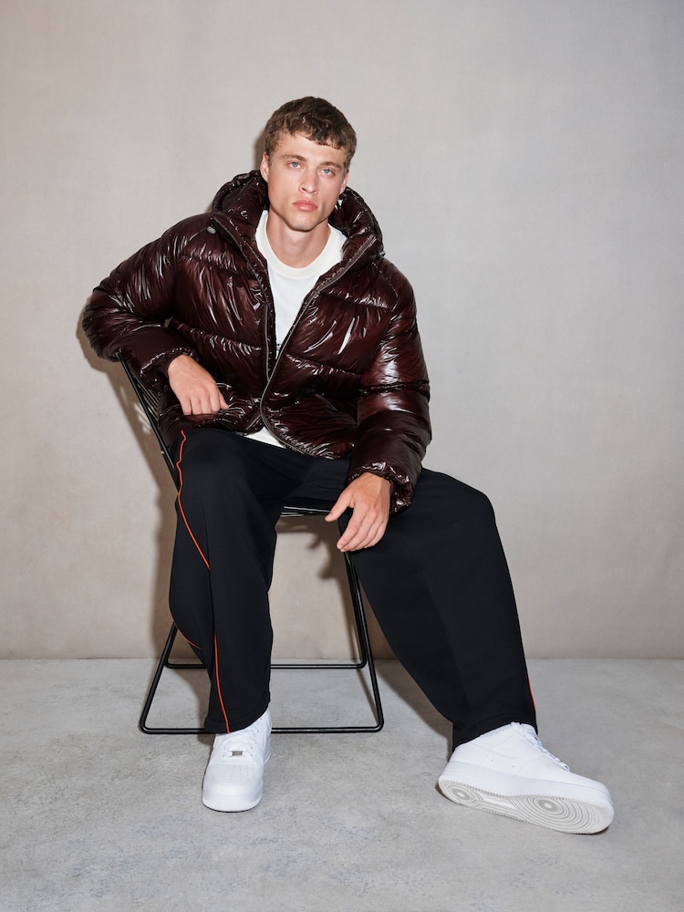Burgundija Crveno - EDIT High Shine Hooded Puffer Jacket - Slika 2 od 7