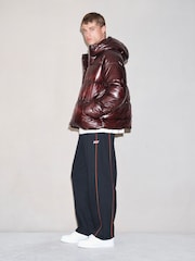 Burgundija Crveno - EDIT High Shine Hooded Puffer Jacket - Slika 4 od 7