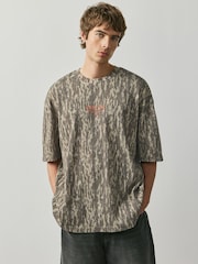 Kamuflažno zelena - Graphic Relaxed Fit Edit T-Shirt - Slika 2 iz 9