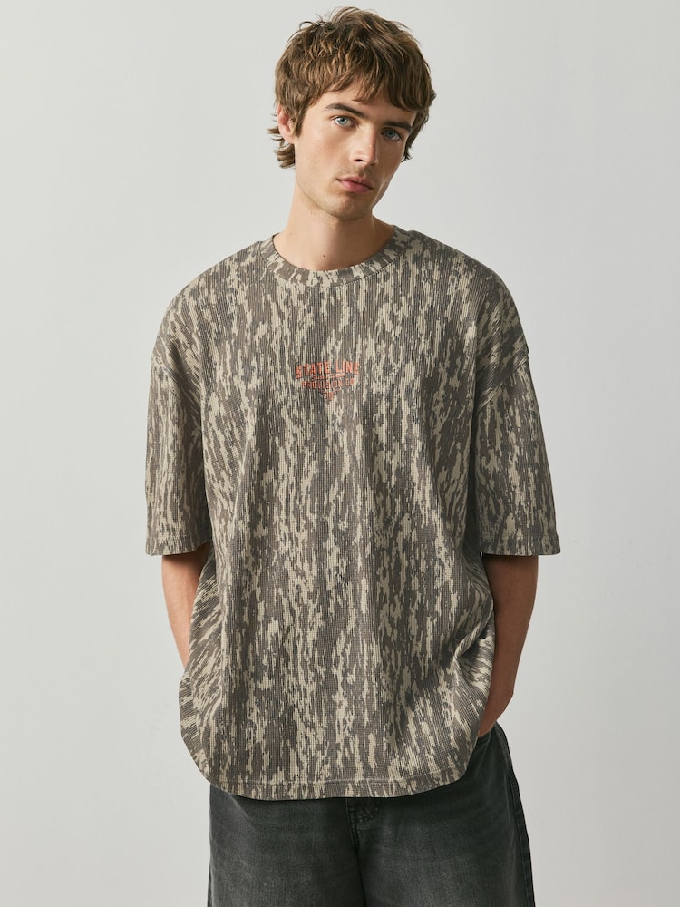 Kamuflažno zelena - Graphic Relaxed Fit Edit T-Shirt - Slika 2 iz 9