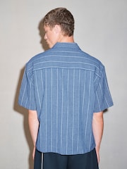 Modrá - EDIT Short Sleeve Seersucker Stripe Shirt - Obrázek 3 z 8