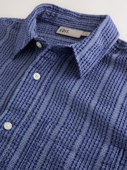 Modrá - EDIT Short Sleeve Seersucker Stripe Shirt - Obrázek 7 z 8