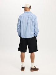 Cotton On Black Super Baggy Pleated Shorts - Image 2 of 8