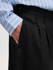 Cotton On Black Super Baggy Pleated Shorts - Image 5 of 8