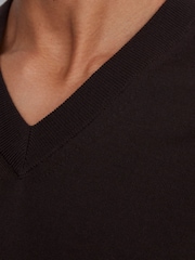 Reiss Bitter Brown Earlsfield Merino Wool V-Neck Jumper - Image 6 of 7