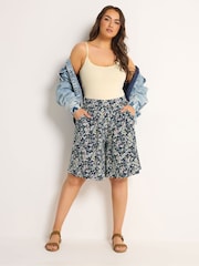 Yours Curve Blue Floral Ditsy Shorts - Image 2 of 5