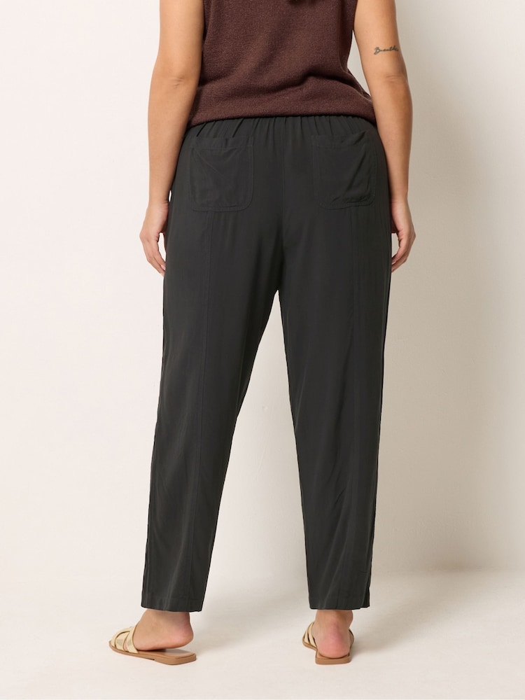 Yours Curve Black Chambray Barrel Trousers - Image 2 of 5 Yours Curve Black Chambray Barrel Trousers - Image 2 of 5
