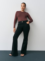 Itim - Hourglass Flare Leg Denim Jeans - Larawan 1 ng 5