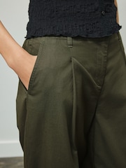 Vert kaki - Pantalon chino plissé coupe ballon - Image 4 de 8