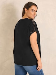 أسود - Evans Crochet Trim T-Shirt - صورة 3 من 5