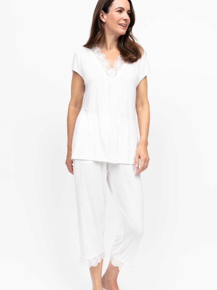Nora Rose White Modal Lycra Jersey V-Neck Scalloped Lace Cropped Pyjamas Set - Image 2 of 4