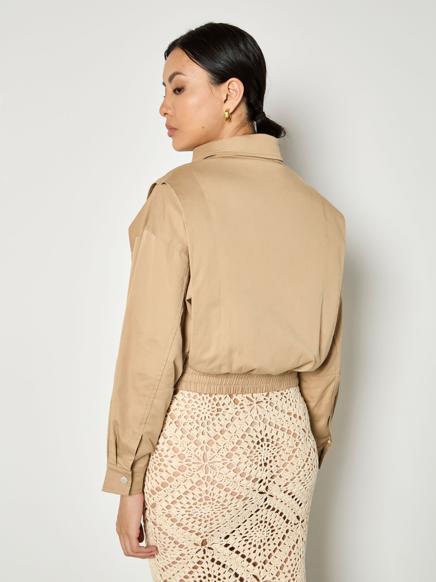 Comprar Jaqueta bomber com detalhe de pregas na cor Apricot from