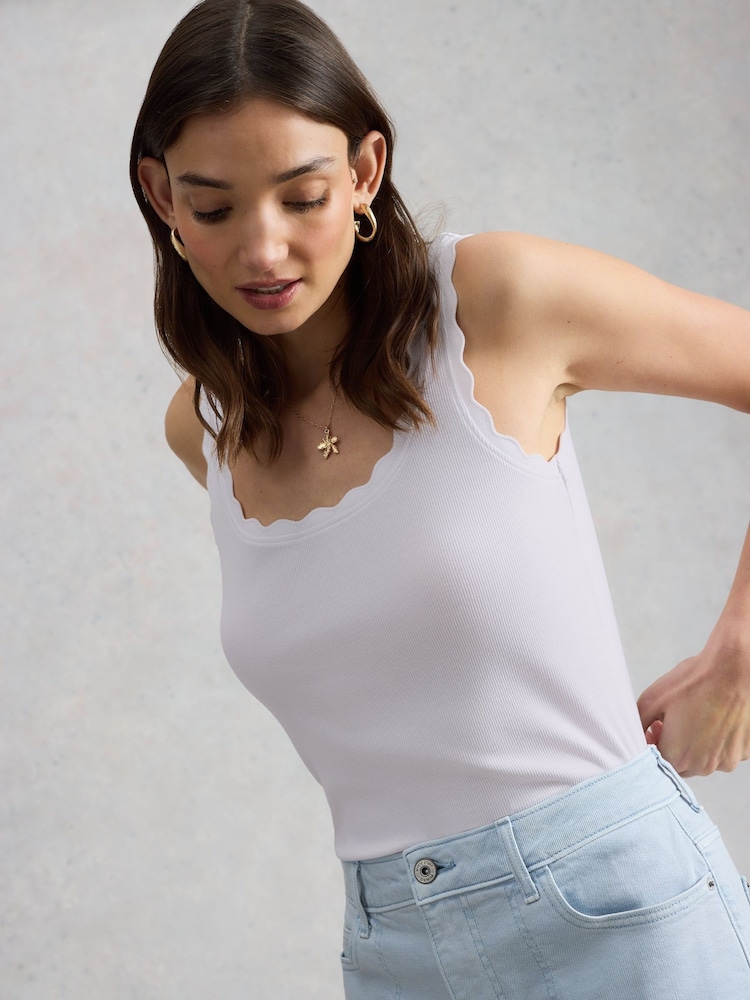 أبيض - White Stuff Piper Vest - Image 2 of 6 أبيض - White Stuff Piper Vest - Image 2 of 6