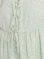 Yours Curve Green Ditsy Floral Tie Front Peplum Top - Image 4 of 5