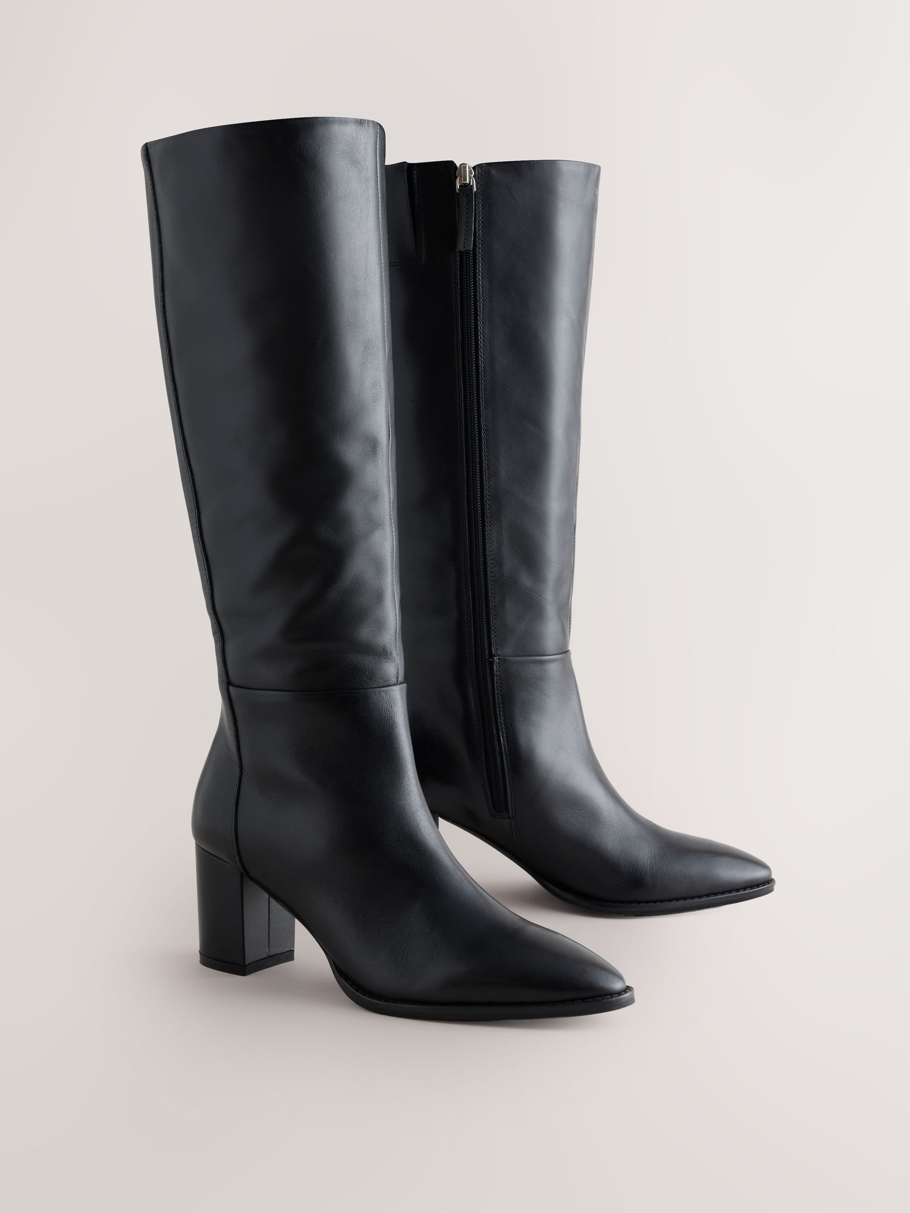 Next：日本 ブラック - Forever Comfort® Leather Chisel Knee High