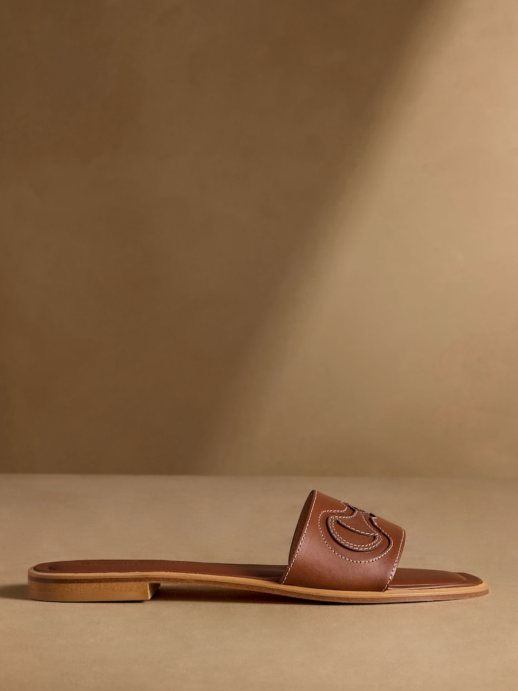 חום - Russell & Bromley סנדלי מיול, דגם Newby - תמונה 1 מתוך 7