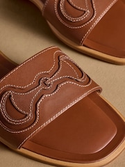 חום - Russell & Bromley סנדלי מיול, דגם Newby - תמונה 5 מתוך 7