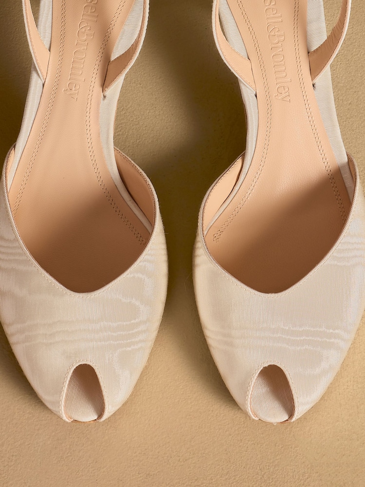 Elfenbein Satin - Russell & Bromley Kingsley Mid Peep Toe Heeled Sandals - Bild 7 von 7 Elfenbein Satin - Russell & Bromley Kingsley Mid Peep Toe Heeled Sandals - Bild 7 von 7