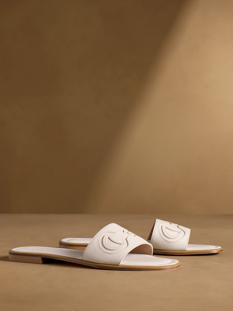 ניטרלי - Russell & Bromley סנדלי מיול, דגם Newby - תמונה 1 מתוך 7
