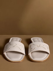ניטרלי - Russell & Bromley סנדלי מיול, דגם Newby - תמונה 3 מתוך 7