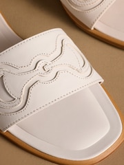 ניטרלי - Russell & Bromley סנדלי מיול, דגם Newby - תמונה 4 מתוך 7