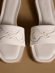 ניטרלי - Russell & Bromley סנדלי מיול, דגם Newby - תמונה 7 מתוך 7