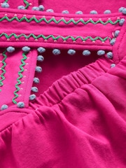 ורוד - Boden Cross-Back Pom Trim Top - תמונה 3 מתוך 3