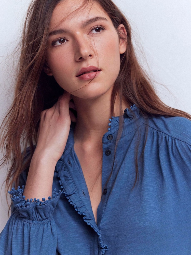 Blau - Boden Emily Pom Detail Ruffle Shirt - Bild 2 von 5