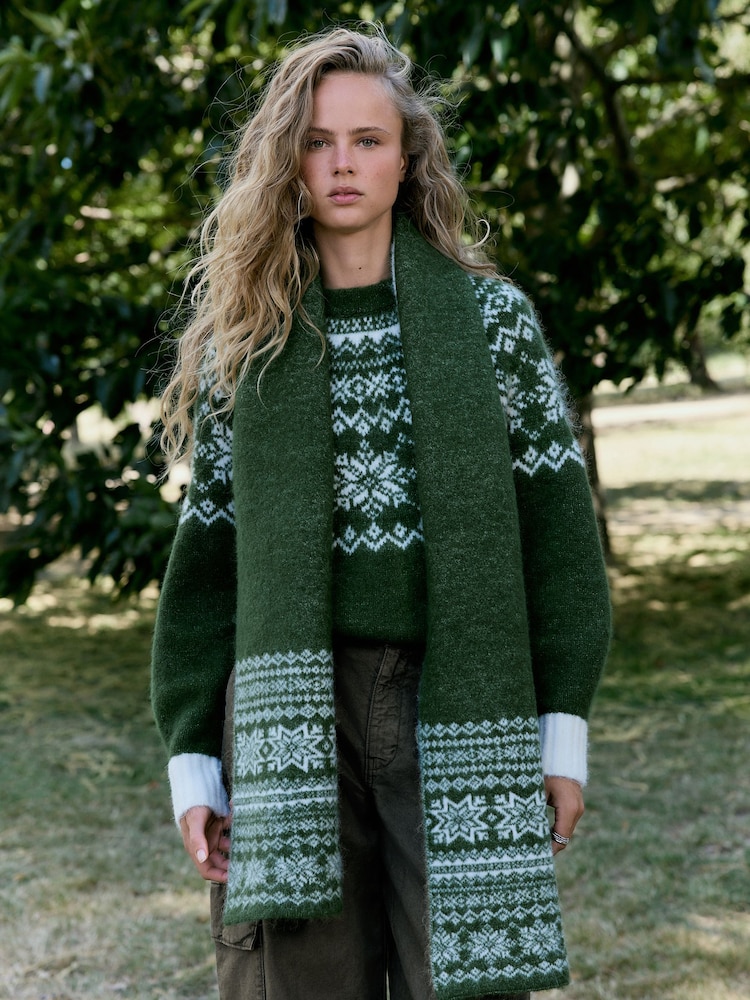 Green Fair Isle Long Knitted Scarf - Image 2 of 6