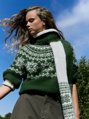 Green Fair Isle Long Knitted Scarf - Image 3 of 6