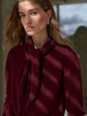 酒紅 - N.Premium Cashmere Wool Triangle Scarf - 圖片 3，共 7