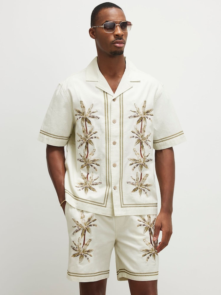 River Island Cream Embrodierred Palm Pull On Shorts - Image 2 of 4