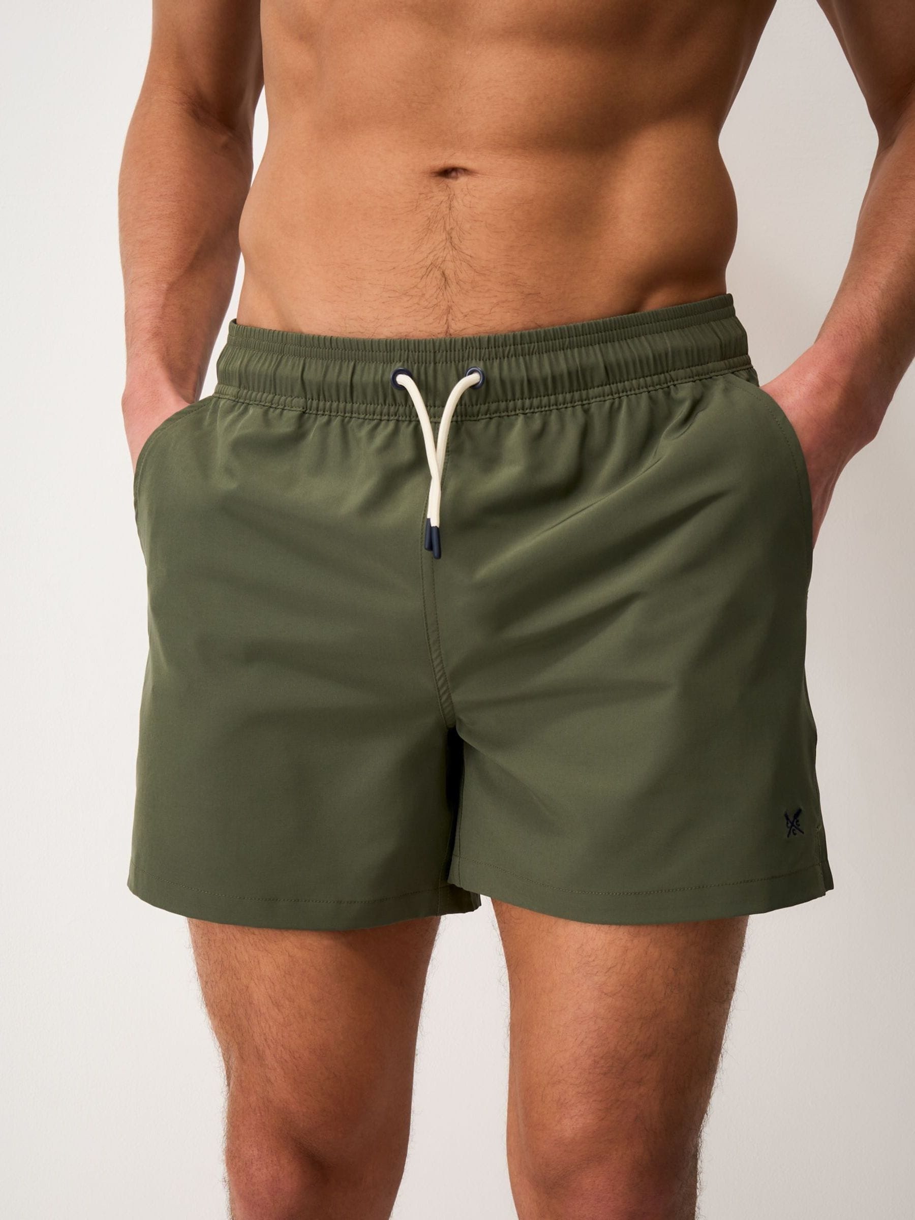 Comprar Verde oliva - Calções de banho lisos da Crew Clothing from