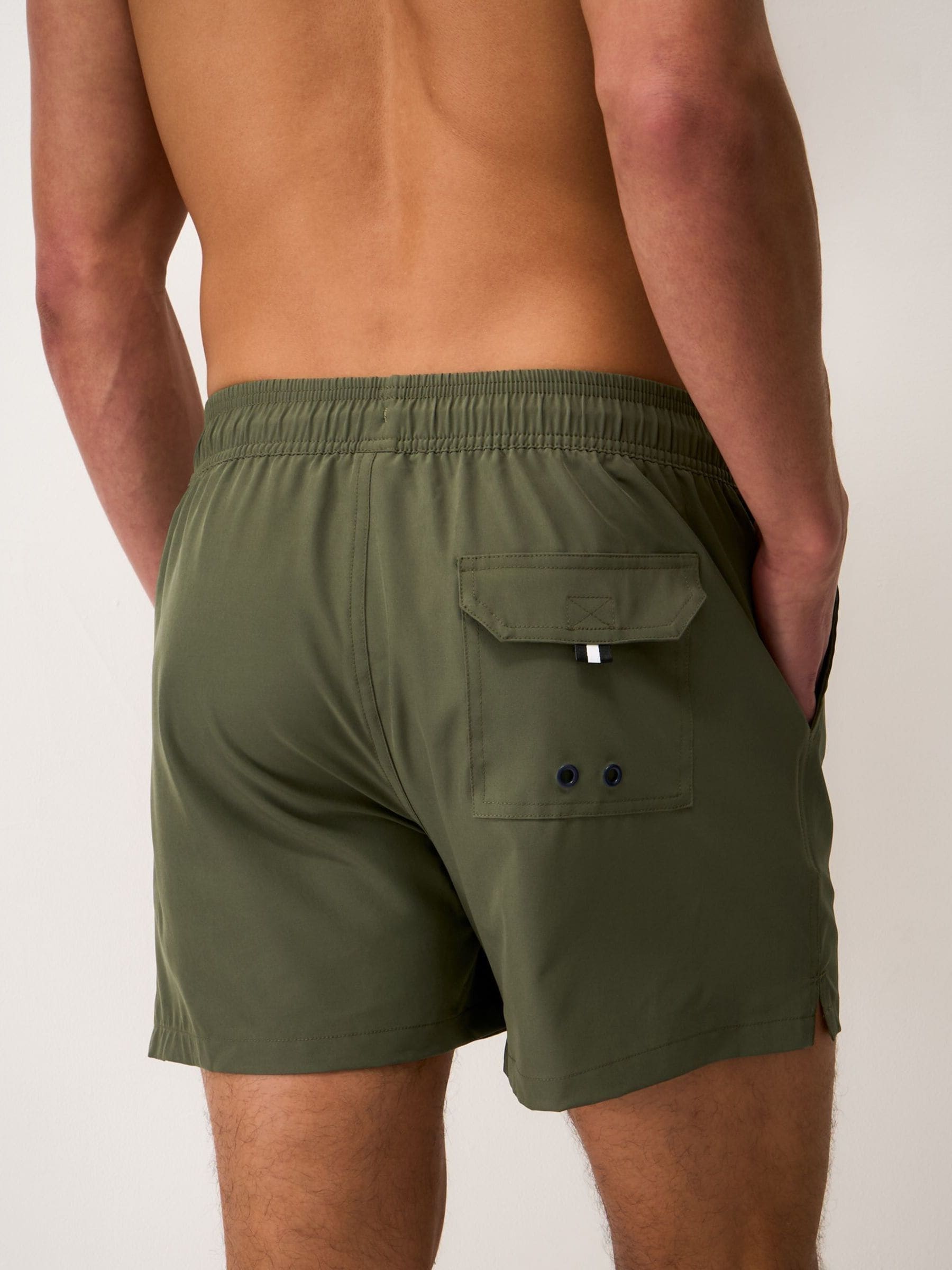 Comprar Verde oliva - Calções de banho lisos da Crew Clothing from