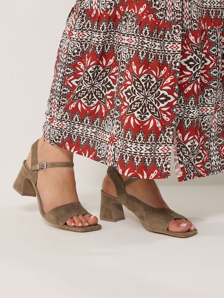 Long Tall Sally סנדלים מזמש מלאכותי עם עקב בלוק - תמונה 1 מתוך 5 Long Tall Sally סנדלים מזמש מלאכותי עם עקב בלוק - תמונה 1 מתוך 5