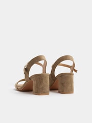 Long Tall Sally סנדלים מזמש מלאכותי עם עקב בלוק - תמונה 4 מתוך 5