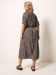 Yours Curve Black Ditsy Floral Pintuck Maxi Dress - Image 3 of 5