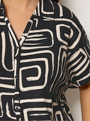 Yours Curve Black Grown On Boxy Shirt - Image 4 of 5