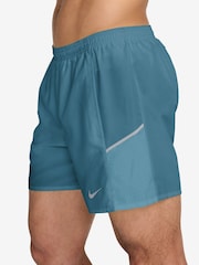 Smokey Blå - Nike Miler Dri-FIT 5 Tommers Fôret Løpeshorts - Bilde 3 av 4