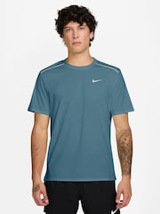 أزرق - تيشرت جري Miler بتقنية Dri-FIT وحماية من الأشعة فوق البنفسجية من Nike - صورة 1 من 4