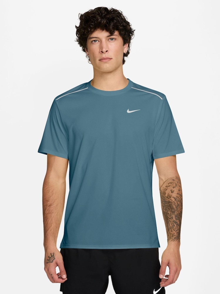 أزرق - تيشرت جري Miler بتقنية Dri-FIT وحماية من الأشعة فوق البنفسجية من Nike - صورة 1 من 4