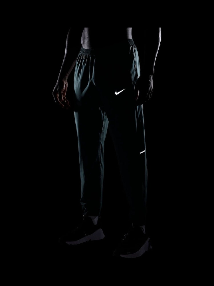 Dūmakaina zila - Nike Miler Dri-FIT skriešanas joggeri - Attēls 4 no 4